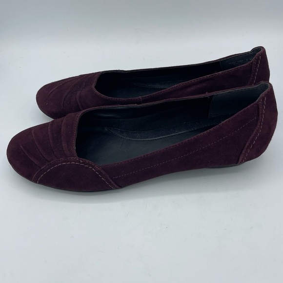 Clarks Shoes - Clarks women’s flats ruched rounded toe Size 8 Wine Merlot Suede Comfort Shoes